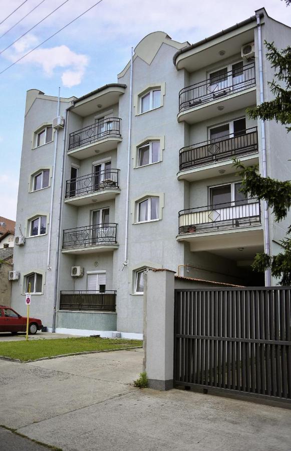 Crown Apartment 2 Subotica Buitenkant foto